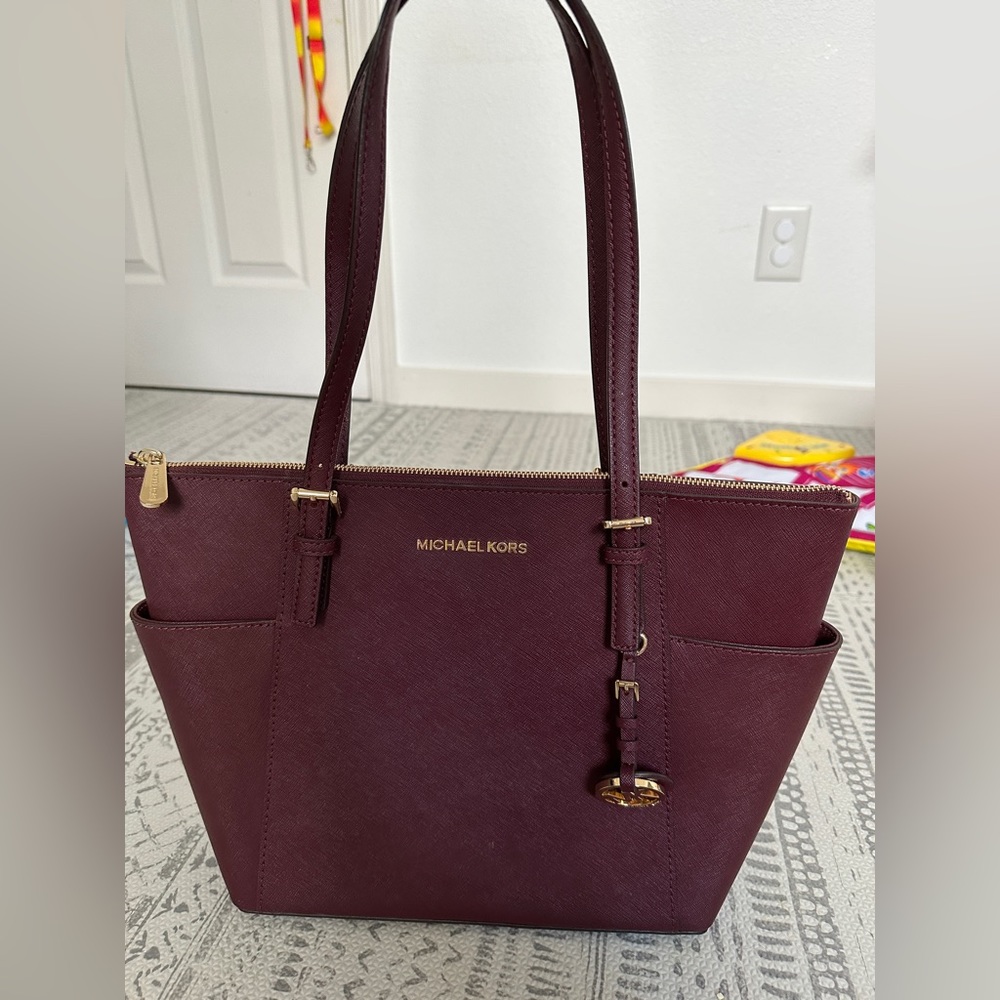 Michael Kors Voyager Medium Crossgrain Leather Tote Bag